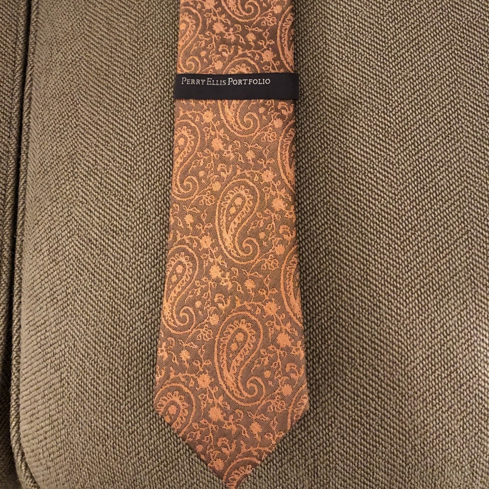 NWT Perry Ellis 100% Silk Neck Tie